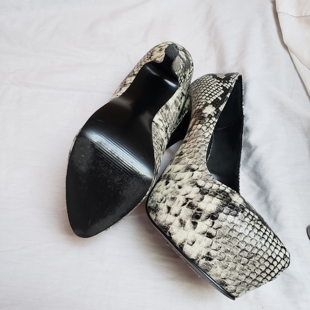 Shoe - Picture 4 of 7